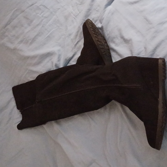 Boots - Picture 2 of 4